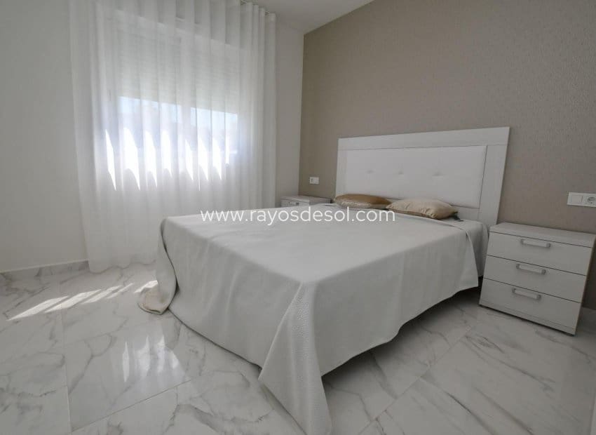 2 soveværelse Lejlighed til salg i San Miguel de Salinas med swimmingpool - € 243.800 (Ref: 9185920)