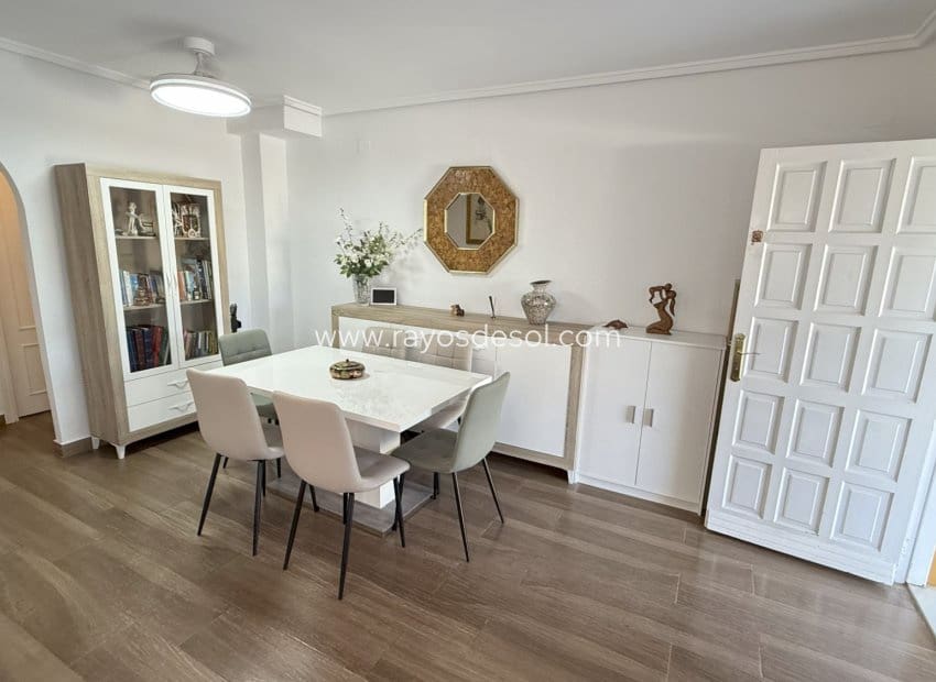 2 soveværelse Byhus til salg i La Zenia med swimmingpool - € 349.900 (Ref: 9191499)