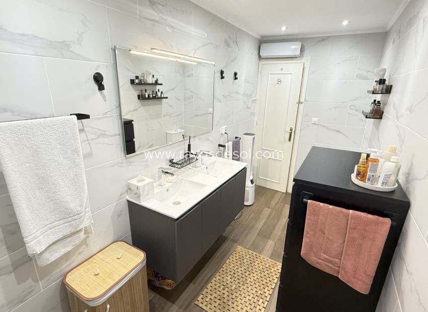 2 soveværelse Byhus til salg i La Zenia med swimmingpool - € 349.900 (Ref: 9191499)