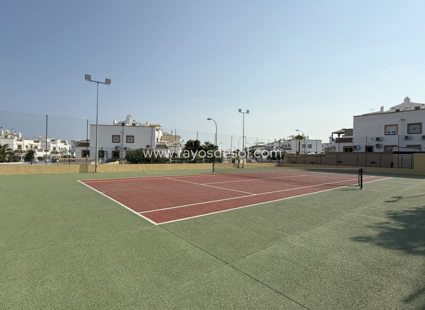 2 soveværelse Byhus til salg i La Zenia med swimmingpool - € 349.900 (Ref: 9191499)