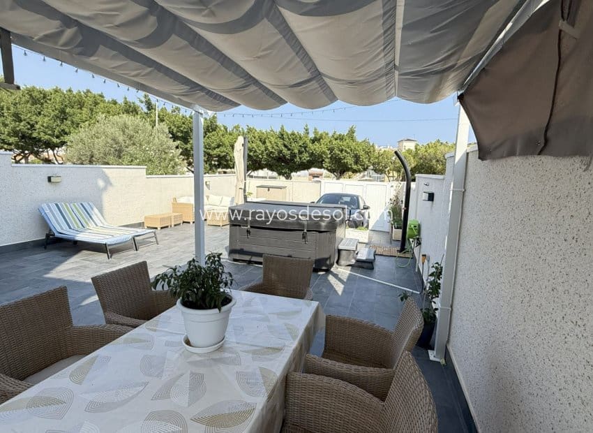 2 soveværelse Byhus til salg i La Zenia med swimmingpool - € 349.900 (Ref: 9191499)