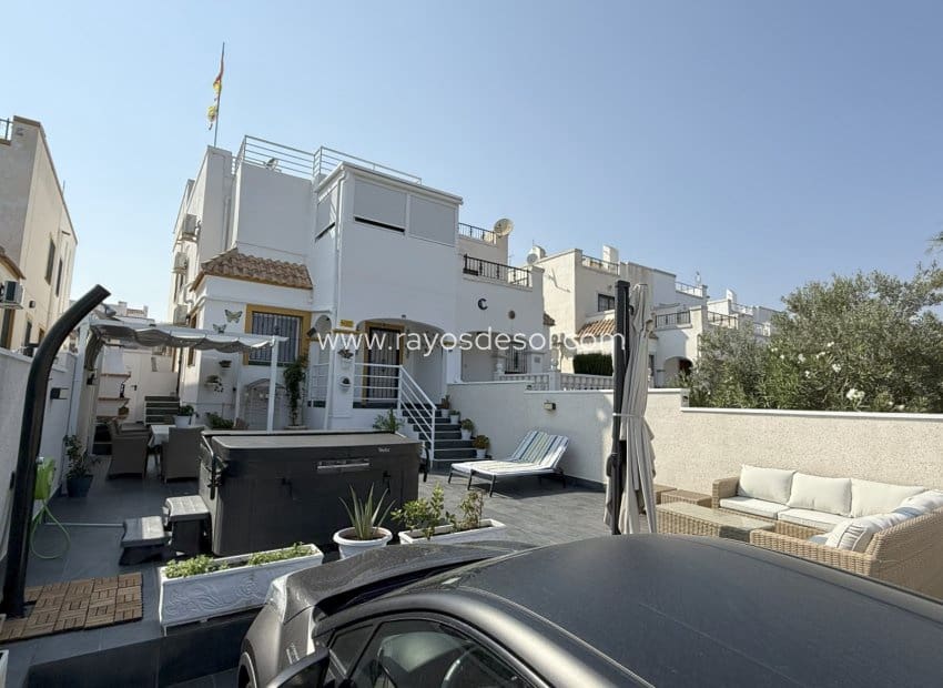 2 soveværelse Byhus til salg i La Zenia med swimmingpool - € 349.900 (Ref: 9191499)