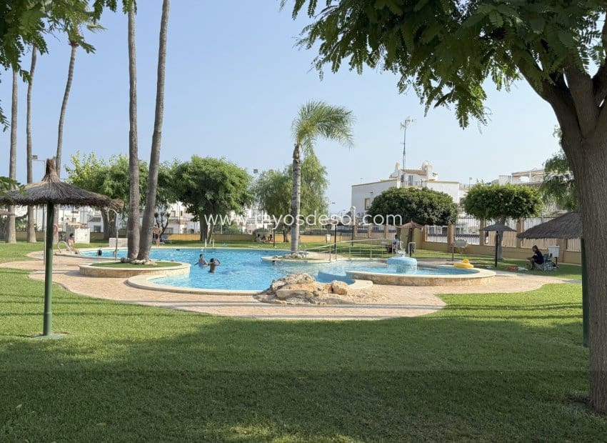 2 soveværelse Byhus til salg i La Zenia med swimmingpool - € 349.900 (Ref: 9191499)