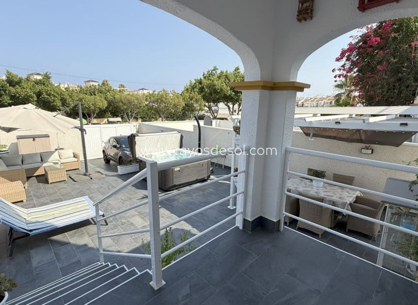 2 soveværelse Byhus til salg i La Zenia med swimmingpool - € 349.900 (Ref: 9191499)