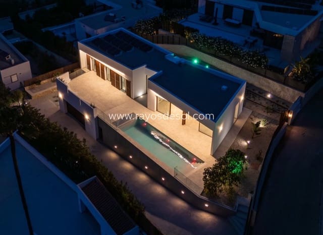 4 bedroom Villa for sale in Benissa with pool - € 1,370,000 (Ref: 9208833)