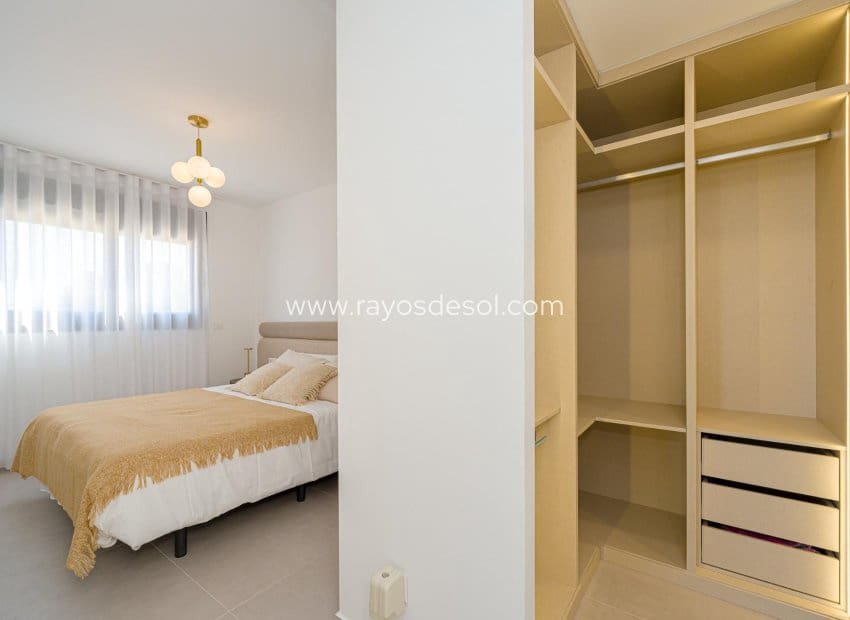 2 bedroom Apartment for sale in Cala de Finestrat with pool - € 349,000 (Ref: 9248383)