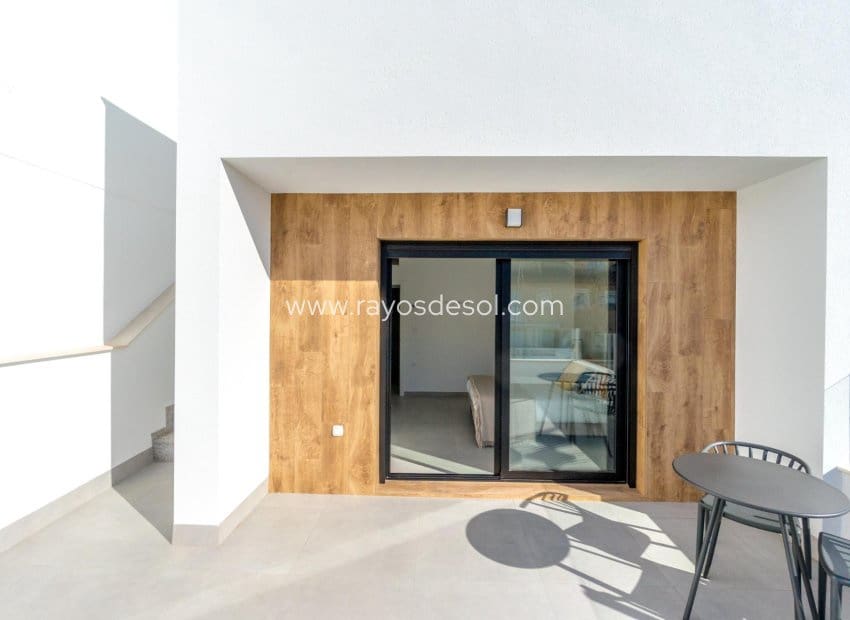 Chalet de 3 habitaciones en San Pedro del Pinatar en venta con piscina - 380.000 € (Ref: 9266545)