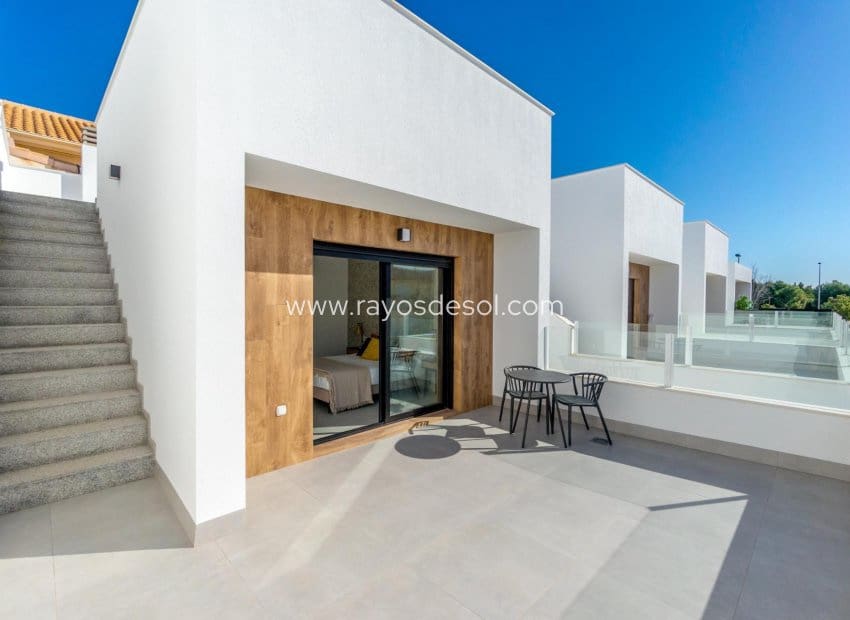 Chalet de 3 habitaciones en San Pedro del Pinatar en venta con piscina - 380.000 € (Ref: 9266545)