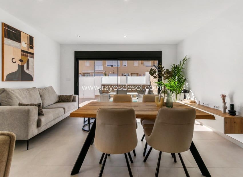 Chalet de 3 habitaciones en San Pedro del Pinatar en venta con piscina - 380.000 € (Ref: 9266545)