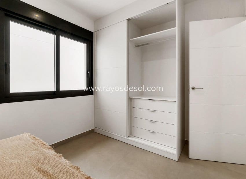 Chalet de 3 habitaciones en San Pedro del Pinatar en venta con piscina - 380.000 € (Ref: 9266545)