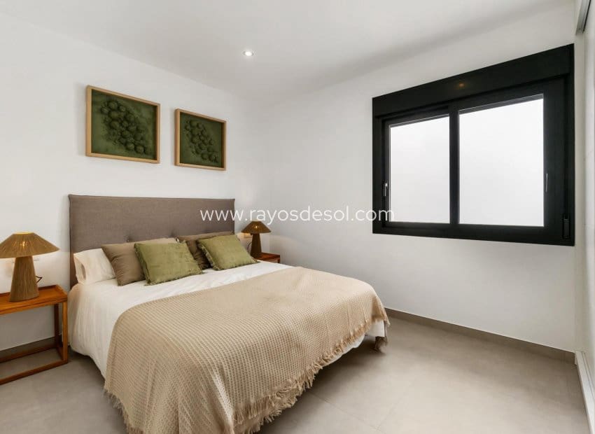 Chalet de 3 habitaciones en San Pedro del Pinatar en venta con piscina - 380.000 € (Ref: 9266545)