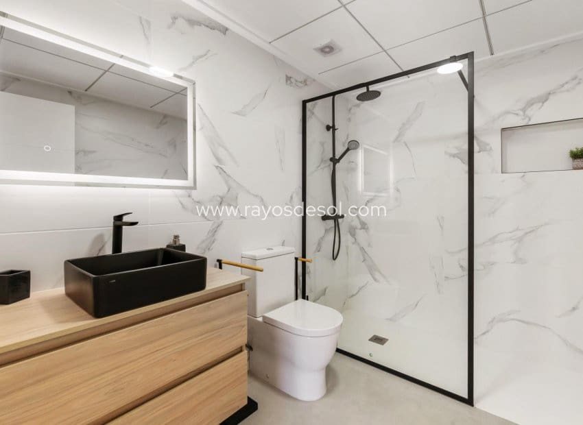 Chalet de 3 habitaciones en San Pedro del Pinatar en venta con piscina - 380.000 € (Ref: 9266545)