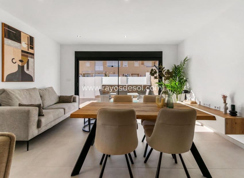 Chalet de 3 habitaciones en San Pedro del Pinatar en venta con piscina - 380.000 € (Ref: 9266545)