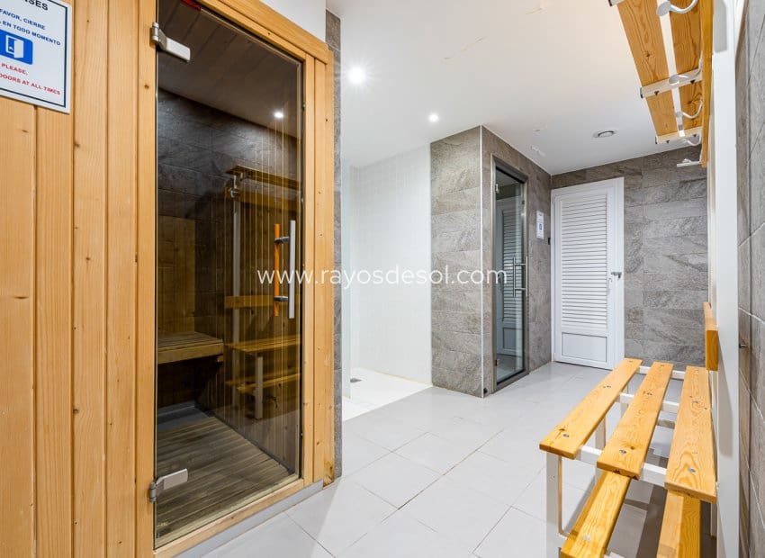 2 soveværelse Lejlighed til salg i Punta Prima med swimmingpool - € 420.000 (Ref: 9285646)