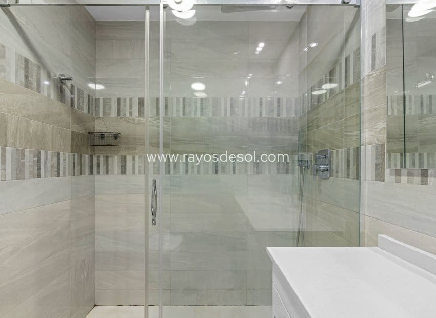 2 soveværelse Lejlighed til salg i Punta Prima med swimmingpool - € 420.000 (Ref: 9285646)