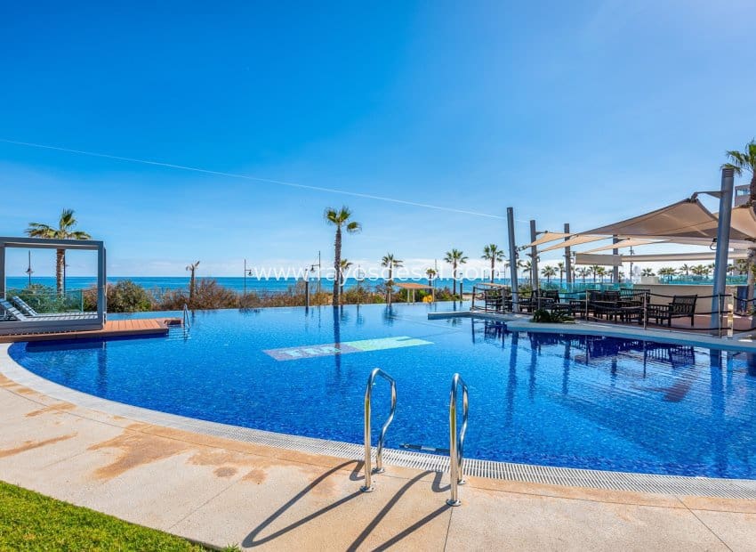 2 soveværelse Lejlighed til salg i Punta Prima med swimmingpool - € 420.000 (Ref: 9285646)