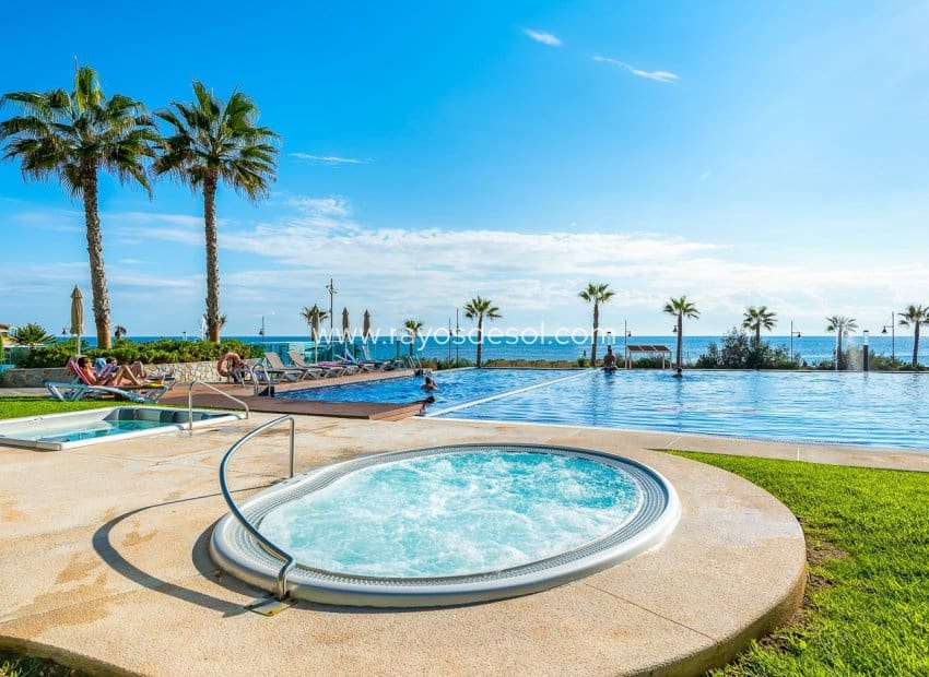 2 soveværelse Lejlighed til salg i Punta Prima med swimmingpool - € 420.000 (Ref: 9285646)