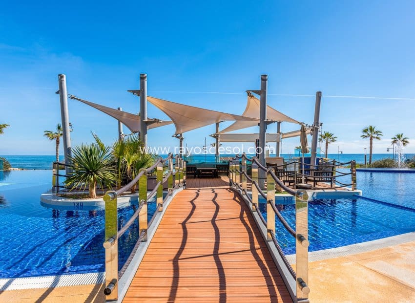 2 soveværelse Lejlighed til salg i Punta Prima med swimmingpool - € 420.000 (Ref: 9285646)