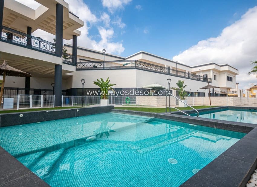 2 sovrum Lägenhet till salu i Lo Crispin med pool - 239 000 € (Ref: 9297780)