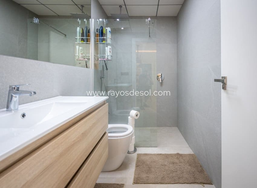 2 sovrum Lägenhet till salu i Lo Crispin med pool - 239 000 € (Ref: 9297780)