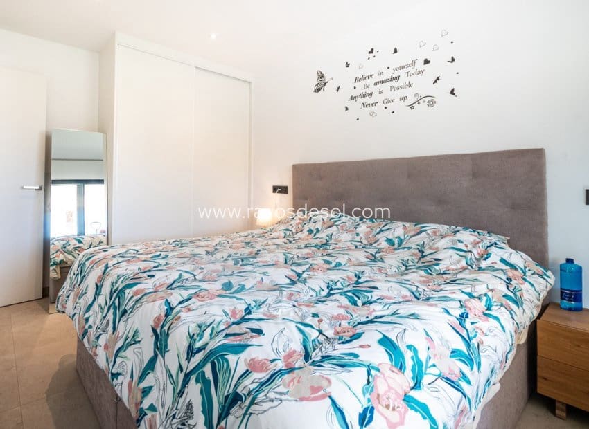 2 sovrum Lägenhet till salu i Lo Crispin med pool - 239 000 € (Ref: 9297780)