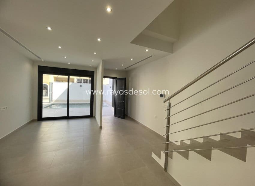 3 makuuhuone Huvila myytävänä paikassa Heredades mukana uima-altaan - 359 900 € (Ref: 9297781)