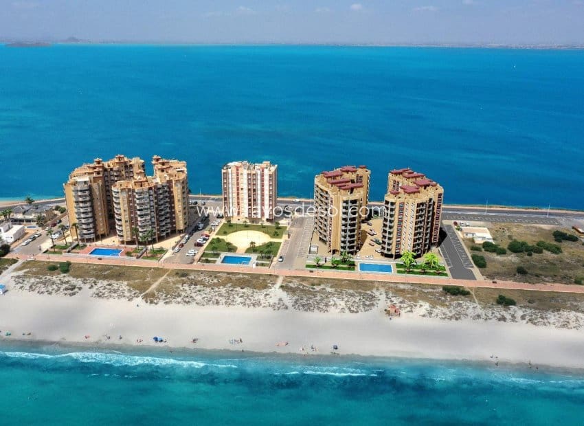 2 makuuhuone Kattohuoneisto myytävänä paikassa La Manga del Mar Menor mukana uima-altaan - 345 000 € (Ref: 9297786)