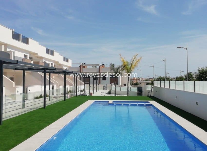 3 bedroom Bungalow for sale in Pilar de la Horadada with pool - € 370,000 (Ref: 9322198)
