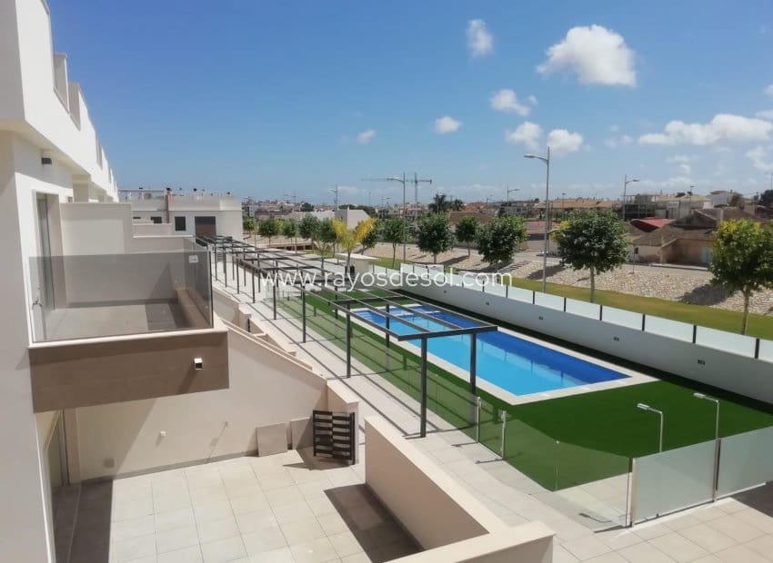3 bedroom Bungalow for sale in Pilar de la Horadada with pool - € 370,000 (Ref: 9322198)