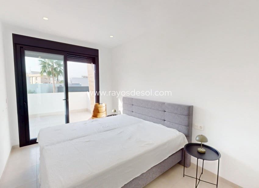 3 slaapkamer Villa te koop in Santiago de la Ribera met zwembad - € 399.000 (Ref: 9330057)