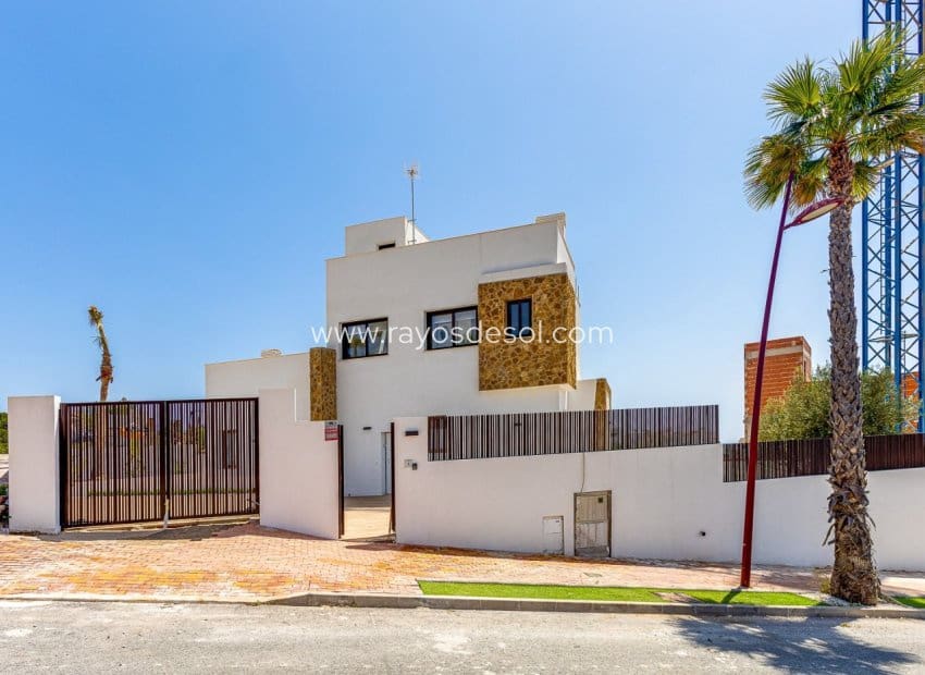 4 bedroom Villa for sale in Finestrat with pool - € 650,000 (Ref: 9343313)