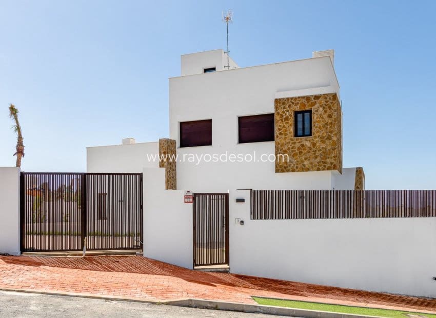 4 bedroom Villa for sale in Finestrat with pool - € 750,000 (Ref: 9343313)