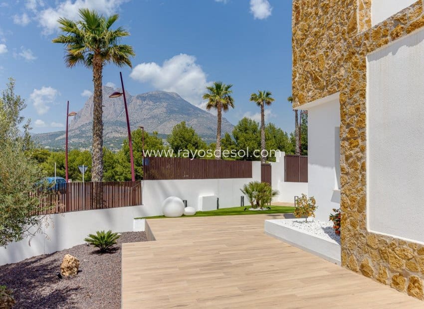 Chalet de 3 habitaciones en Finestrat en venta con piscina - 735.000 € (Ref: 9343314)