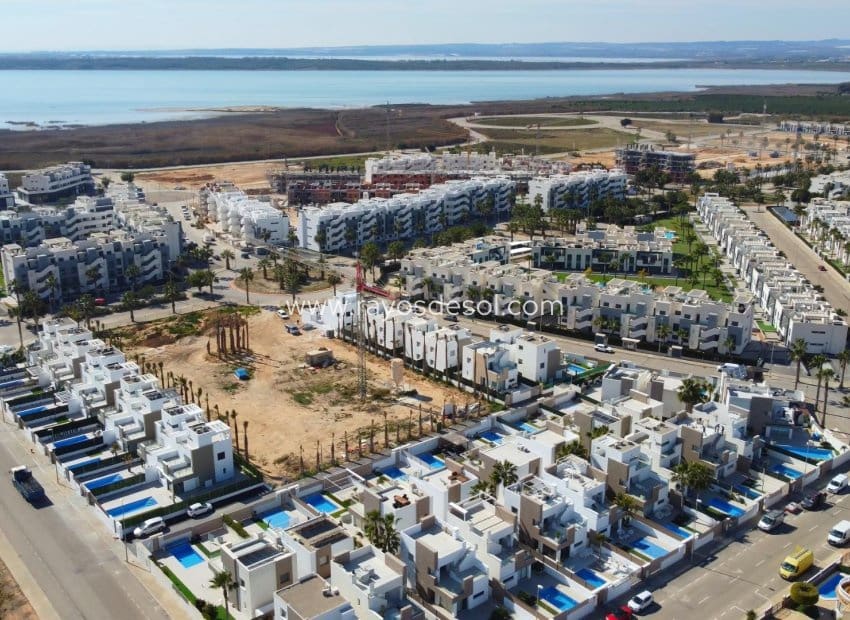 2 chambre Penthouse à vendre à El Raso avec piscine - 365 000 € (Ref: 9348728)