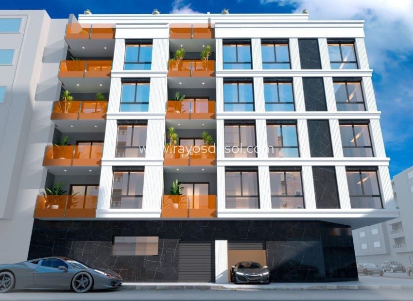 3 sypialnia Apartament na sprzedaż w Torrevieja z basenem - 295 000 € (Ref: 9380124)