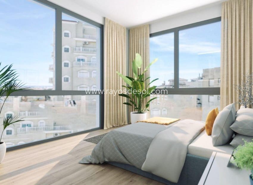 Ático de 2 habitaciones en Torrevieja en venta con piscina - 349.000 € (Ref: 9380126)