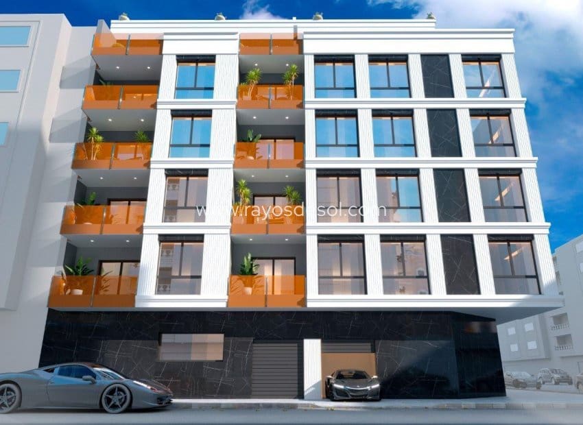 2 soverom Penthouse til salgs i Torrevieja med svømmebasseng - € 349 000 (Ref: 9380126)