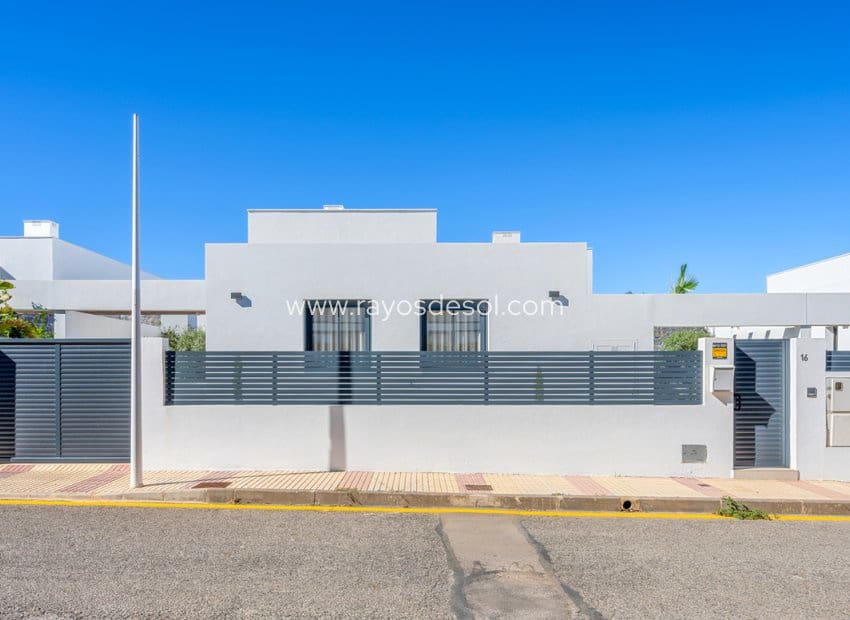 3 soverom Villa til salgs i Mar de Cristal med svømmebasseng - € 470 000 (Ref: 9380136)