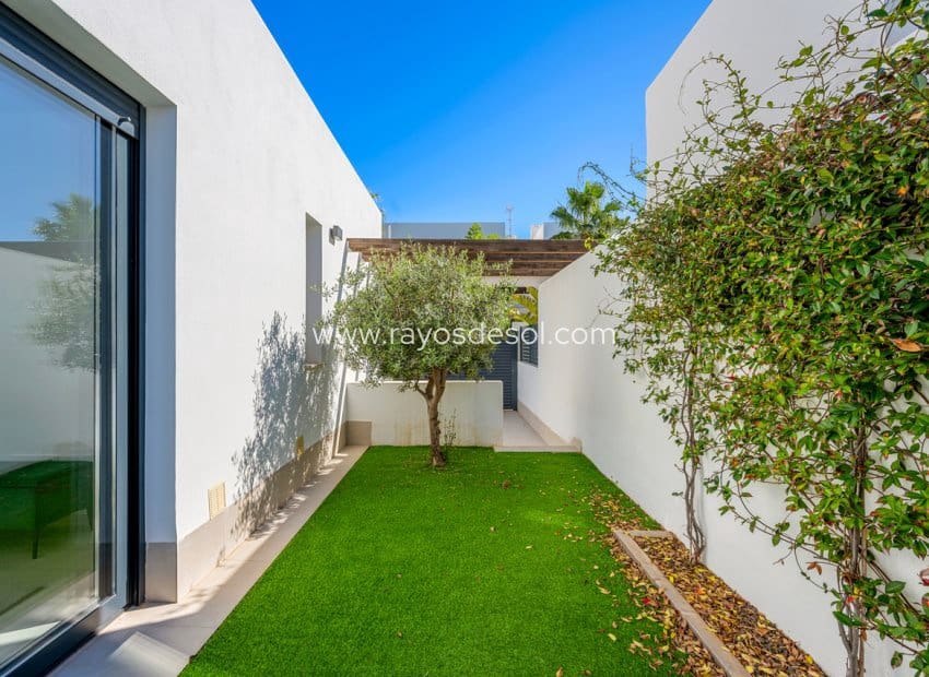 3 soverom Villa til salgs i Mar de Cristal med svømmebasseng - € 470 000 (Ref: 9380136)