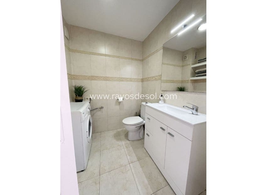 2 bedroom Apartment for sale in La Villajoyosa / Vila Joiosa with garage - € 350,000 (Ref: 9395473)