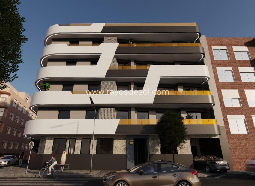 2 slaapkamer Penthouse te koop in Torrevieja met zwembad - € 359.000 (Ref: 9420613)