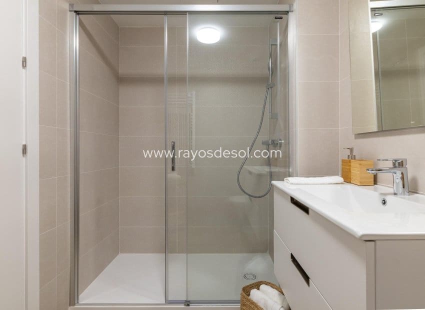 2 makuuhuone Huoneisto myytävänä paikassa Calpe / Calp mukana uima-altaan - 375 000 € (Ref: 9426654)