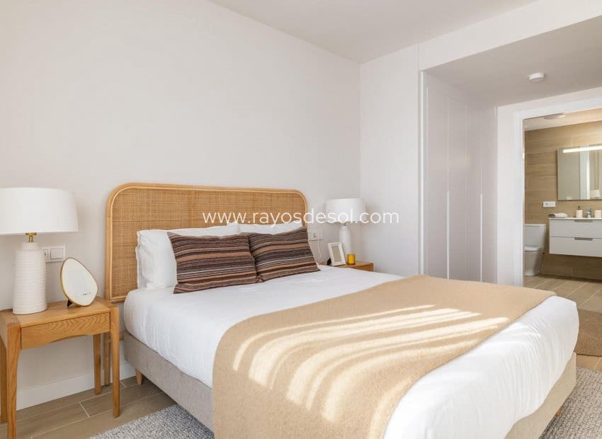 2 bedroom Apartment for sale in Calpe / Calp with pool - € 405,000 (Ref: 9426654)