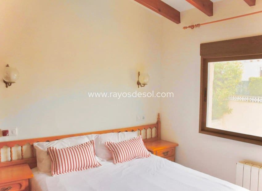 4 makuuhuone Huvila myytävänä paikassa Benissa mukana uima-altaan - 615 000 € (Ref: 9426656)