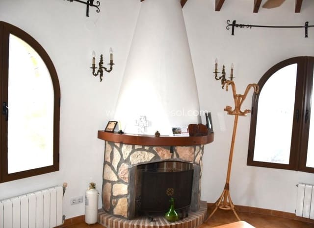 4 Zimmer Villa zu verkaufen in Benissa mit Pool - 615.000 € (Ref: 9426656)