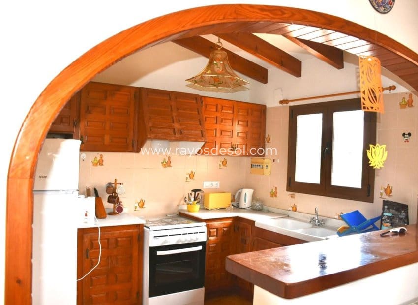 4 makuuhuone Huvila myytävänä paikassa Benissa mukana uima-altaan - 615 000 € (Ref: 9426656)