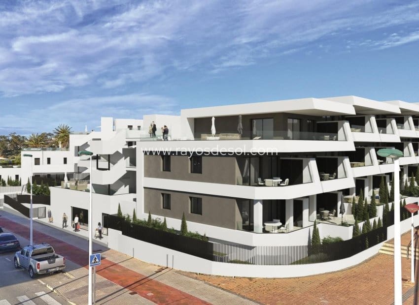 Ático de 2 habitaciones en La Marina del Pinet en venta con piscina - 299.000 € (Ref: 9435167)