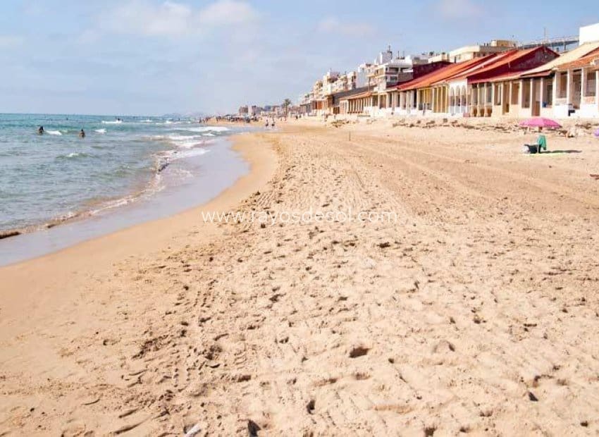 3 Zimmer Apartment zu verkaufen in Guardamar del Segura mit Pool - 325.000 € (Ref: 9464823)