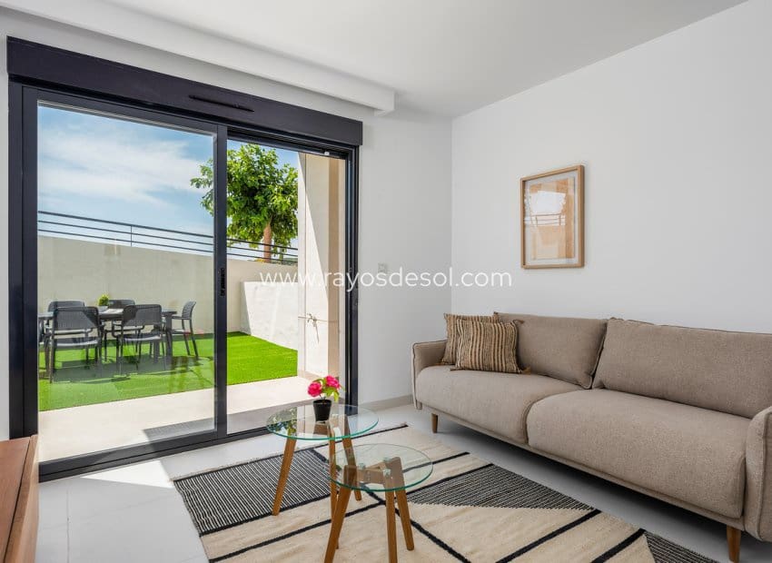 2 sovrum Lägenhet till salu i San Miguel de Salinas med pool - 220 000 € (Ref: 9464828)