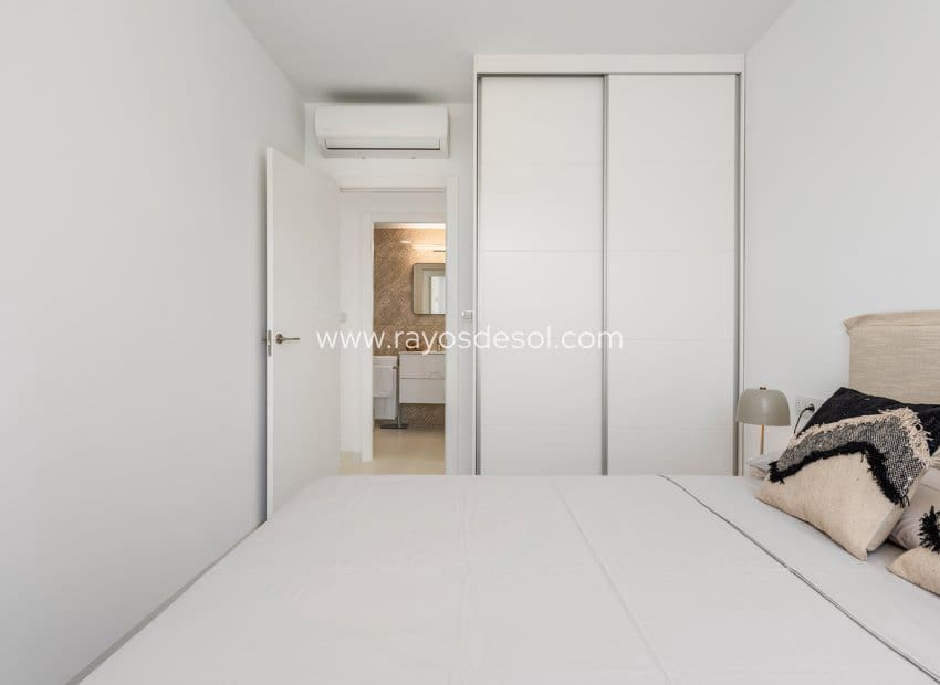 2 sovrum Lägenhet till salu i San Miguel de Salinas med pool - 220 000 € (Ref: 9464828)